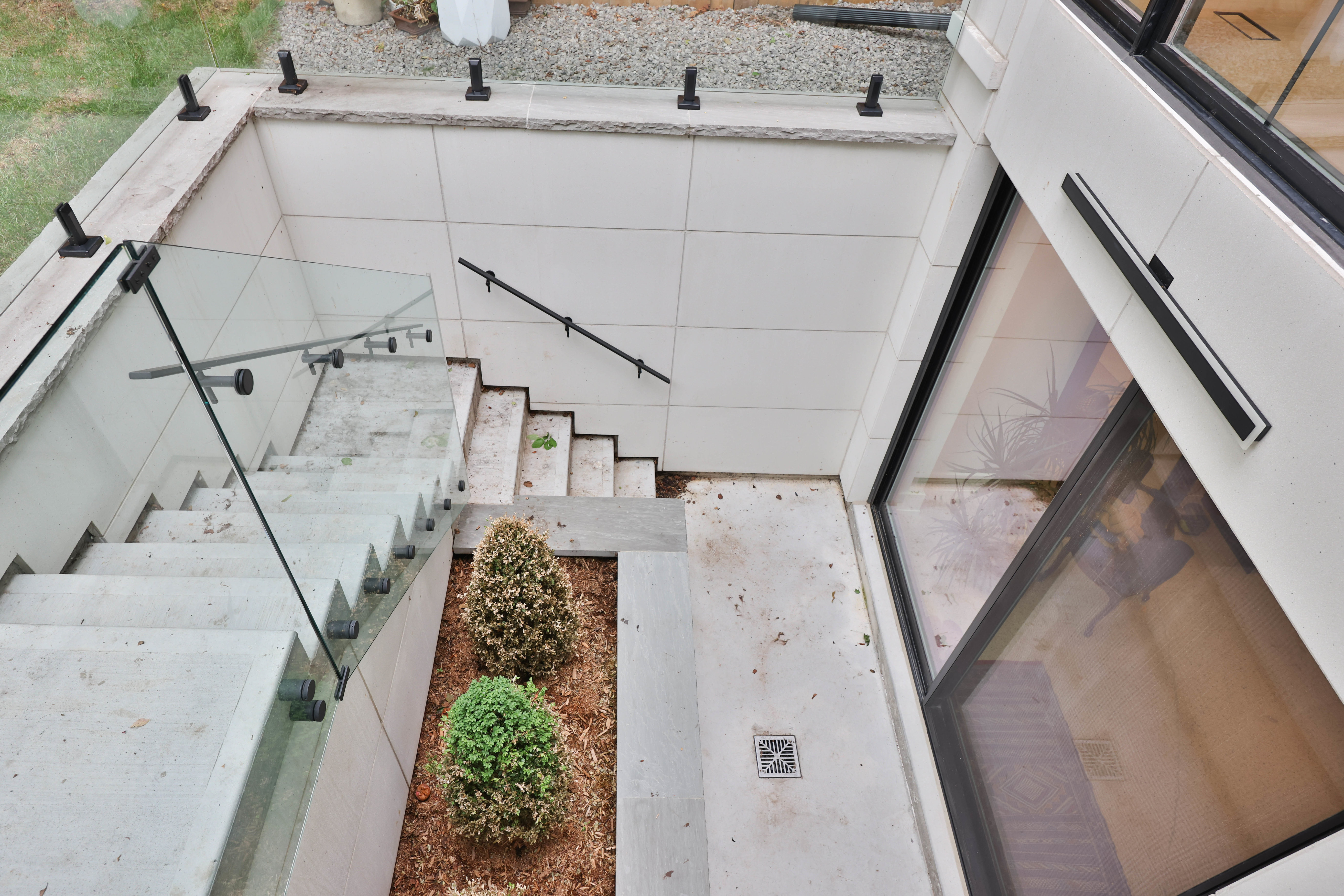 Outdoor Back view 5